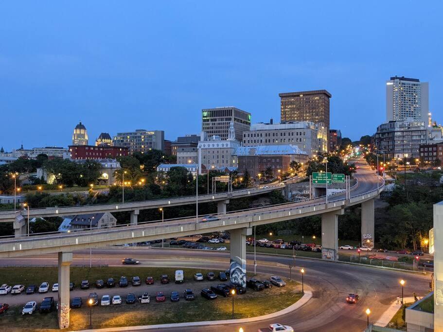 Downtown Penthouse Condo With Breathtaking City Views Québec Eksteriør billede